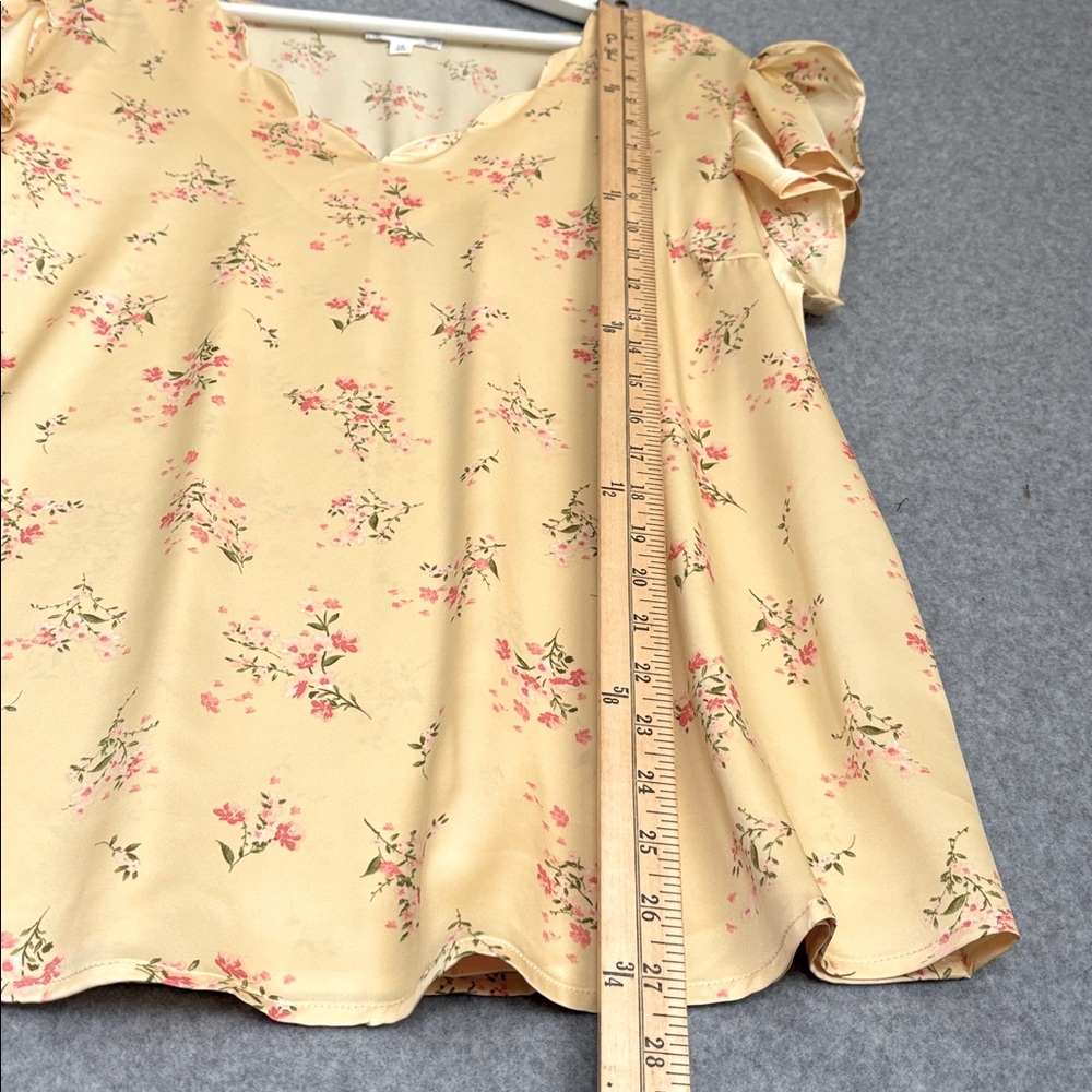 NWT Short Tulip Sleeve Floral Print V-Neck Satin Top 1X Yellow - Picture 8 of 13